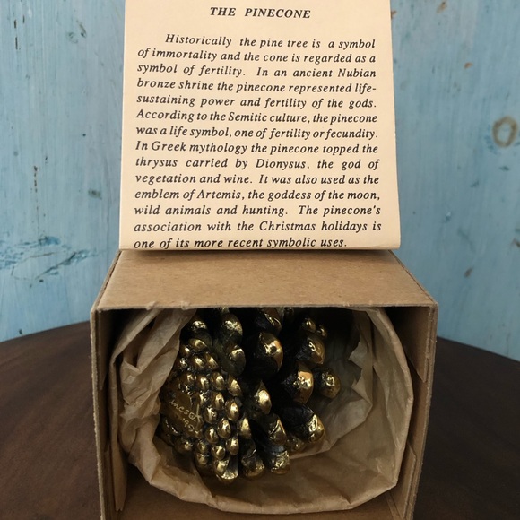 A real pinecone made from bronze using “lost wax” casting process - Picture 9 of 14